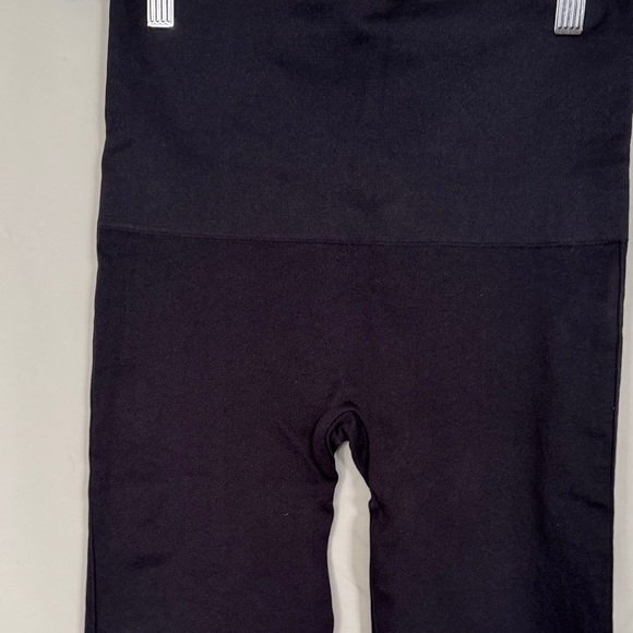 SPANX Kids Classic Black Leggings - Picture 3 of 5